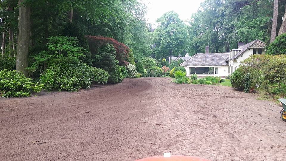 Gras zaaien, uitgevoerd door Loonbedrijf Van Kleef