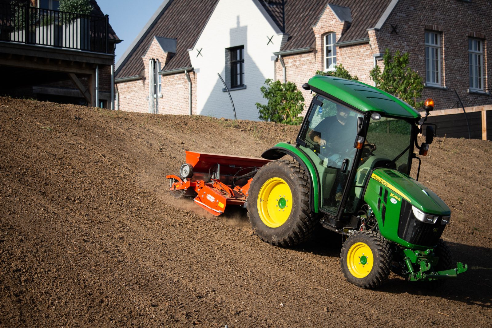 Gras zaaien door Loonbedrijf Van Kleef