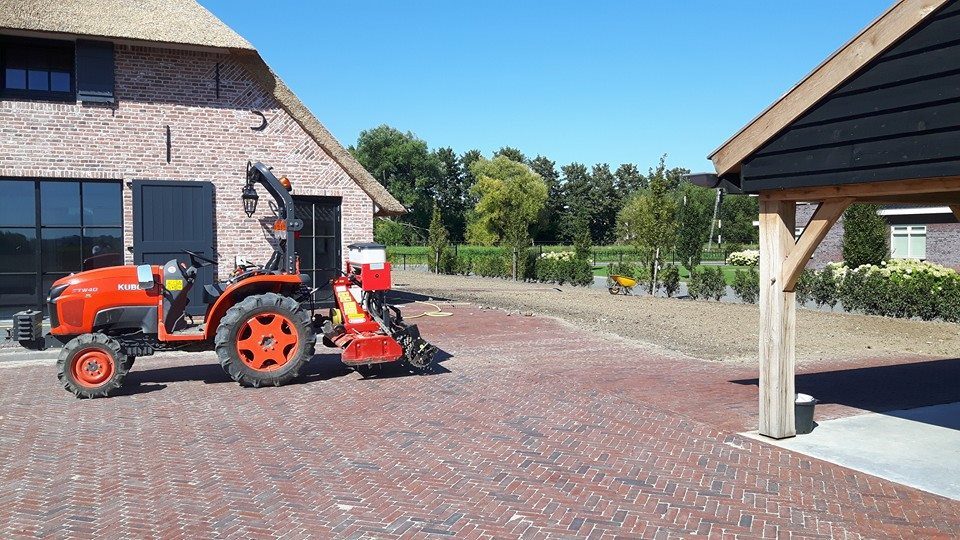 Gras zaaien door Loonbedrijf Van Kleef